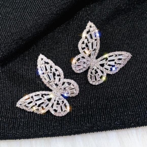 NEW Silver Shiny Butterfly Stud Earrings, beautiful Earrings, cute Earrings - Picture 4 of 5
